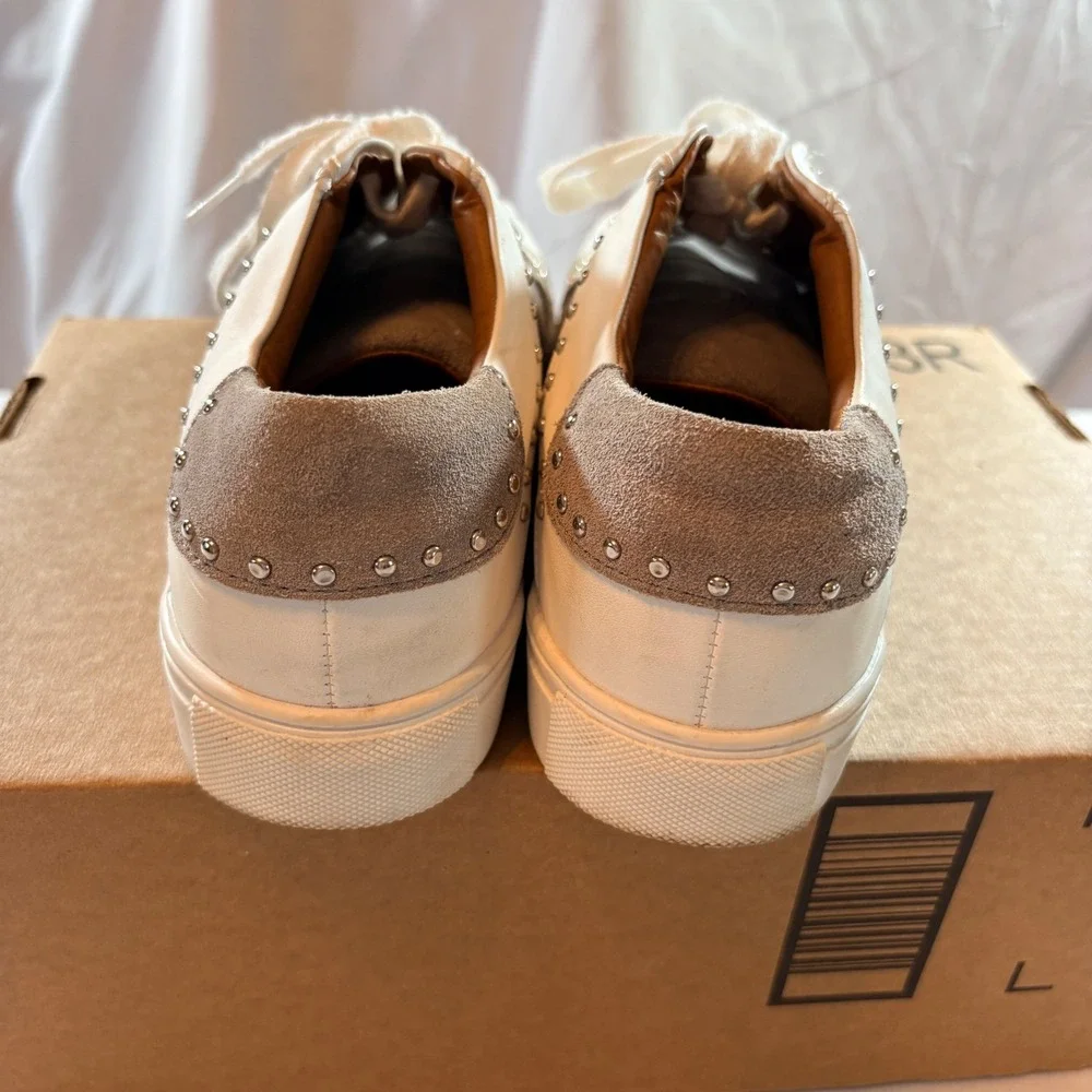 Steve Madden Annita Sneakers Womens 8 White Snakeskin Studded Leather Low Top